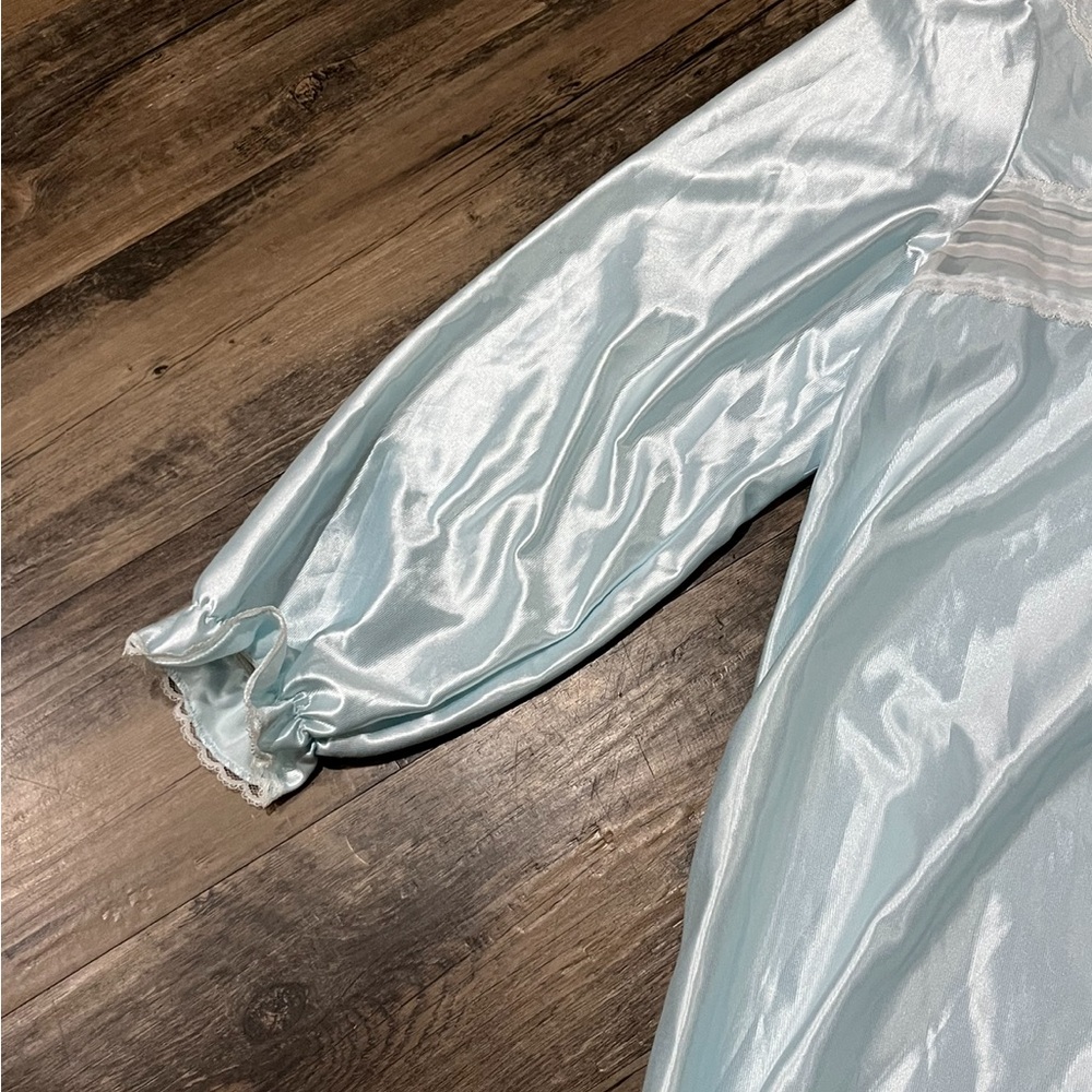 ๐บ๐ธ Featherbed Vintage Brushed back Satin Baby Blue Night Gown- NWT-Size Medium - Picture 5 of 11